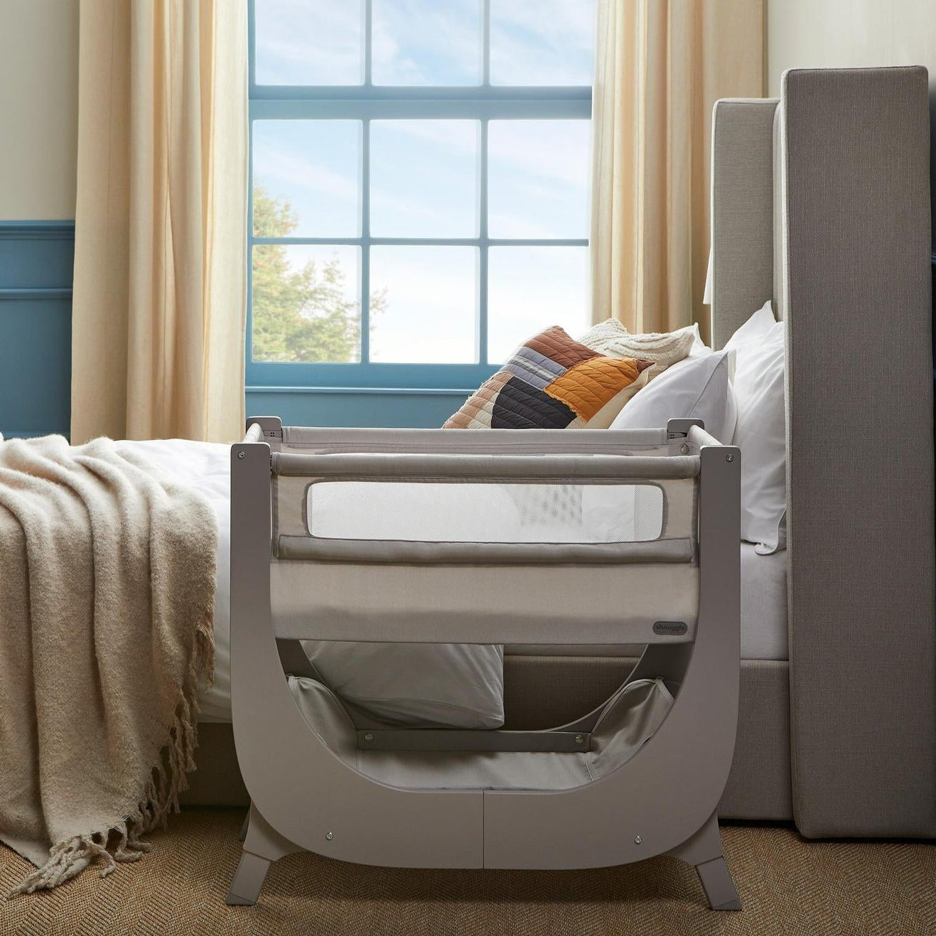 Shnuggle Air Lite Infant Bedside Bassinet: 1 Mattress + 1 Waterproof + 2 White Sheets