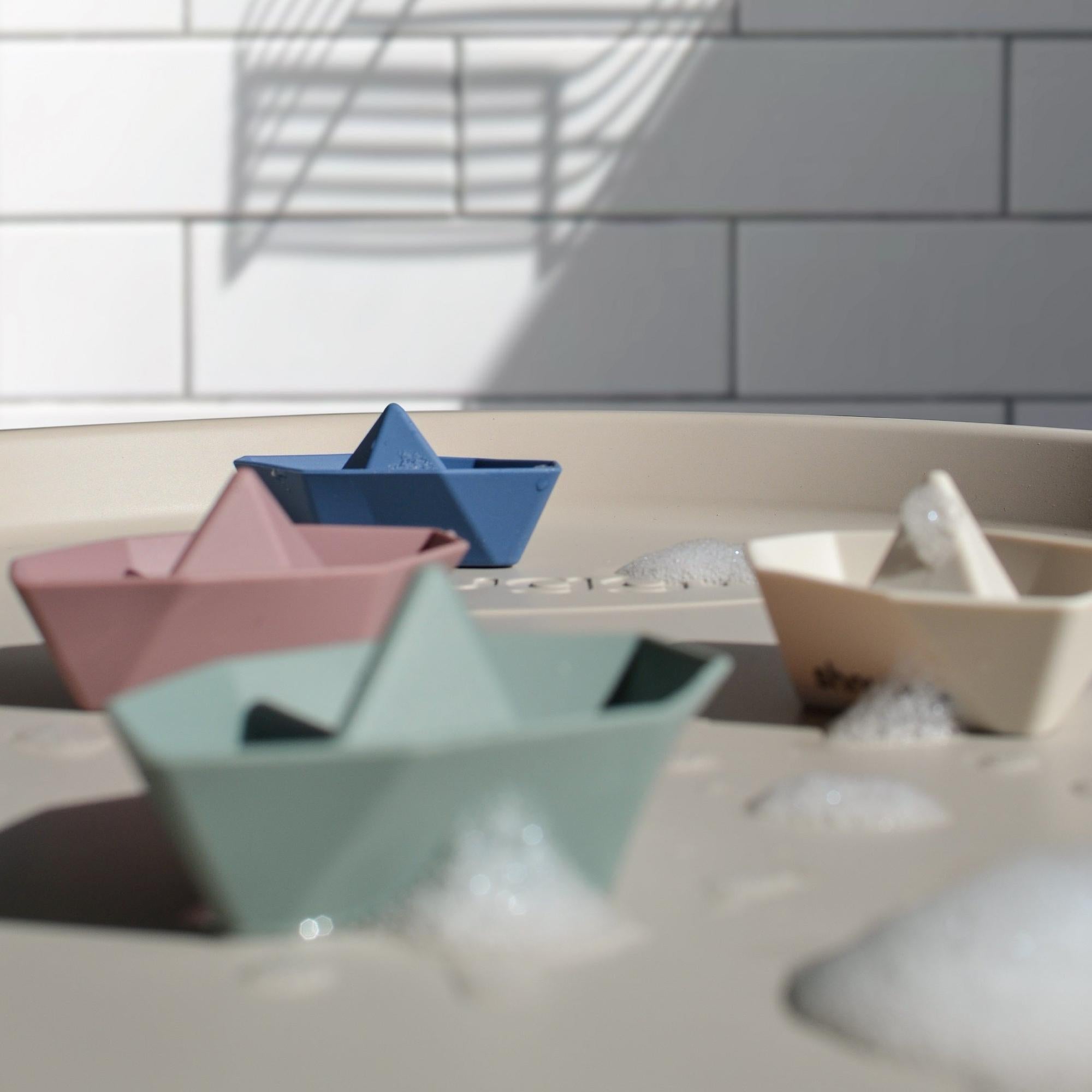 Shnuggle Stack & Sail Bath Boat Toys