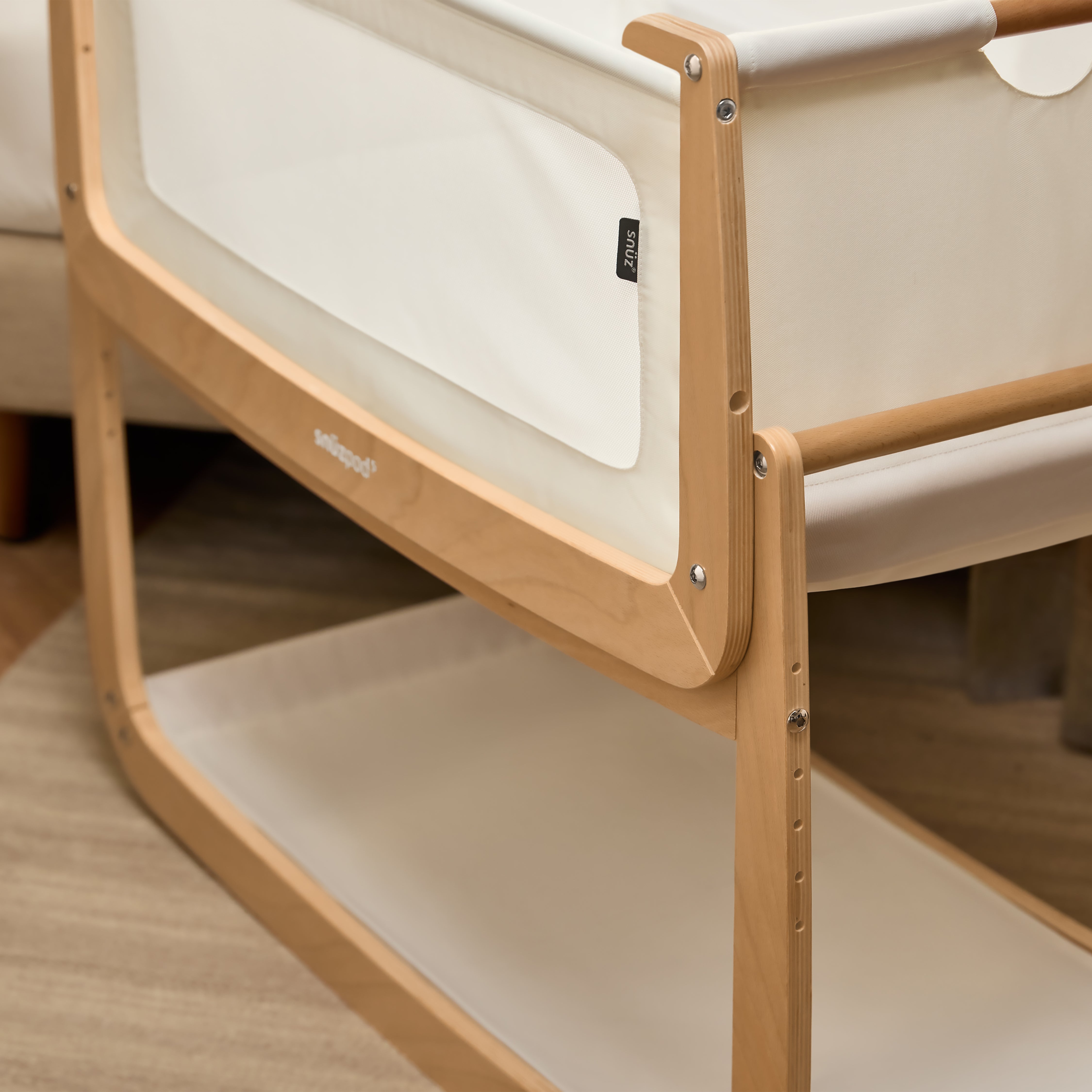 SnüzPod5 Bedside Bassinet