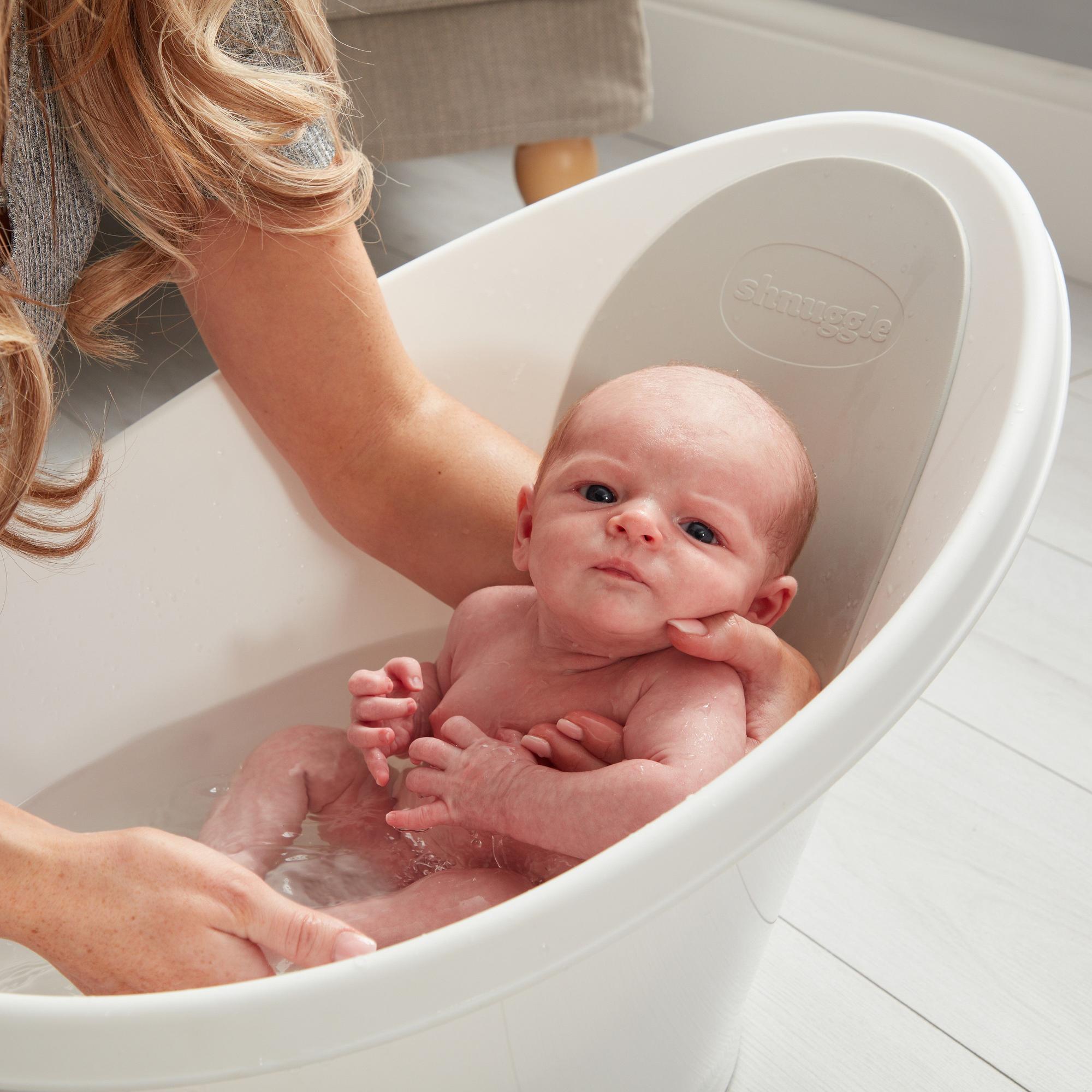Shnuggle Newborn Bath Essentials Bundle | Baby Bath Tub & Rinse Jug