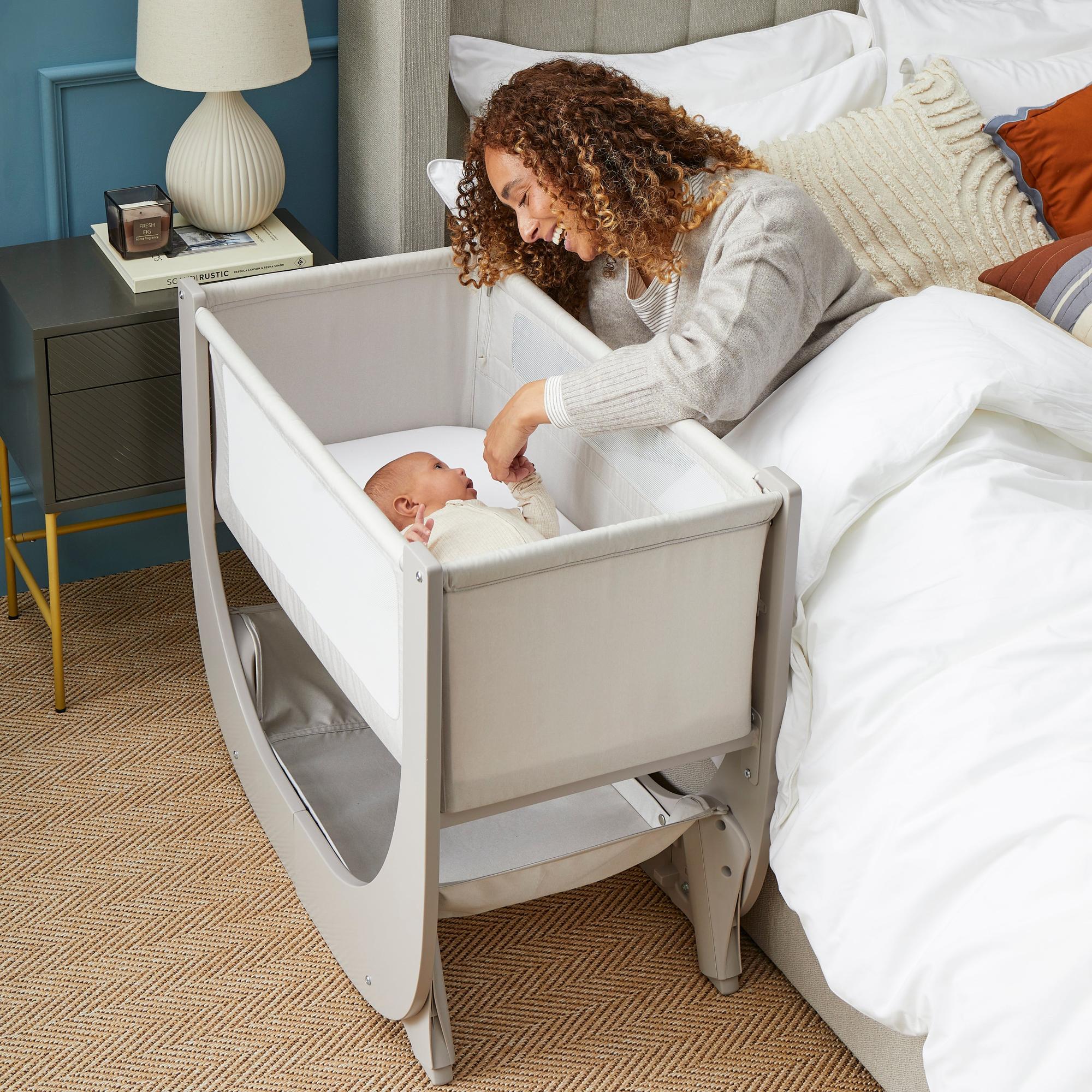 Shnuggle Air Lite Infant Bedside Bassinet: 1 Mattress + 1 Waterproof + 2 White Sheets
