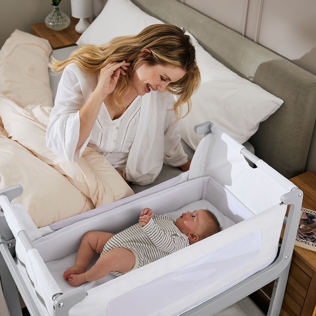 SnuzPod4 Bedside Bassinet