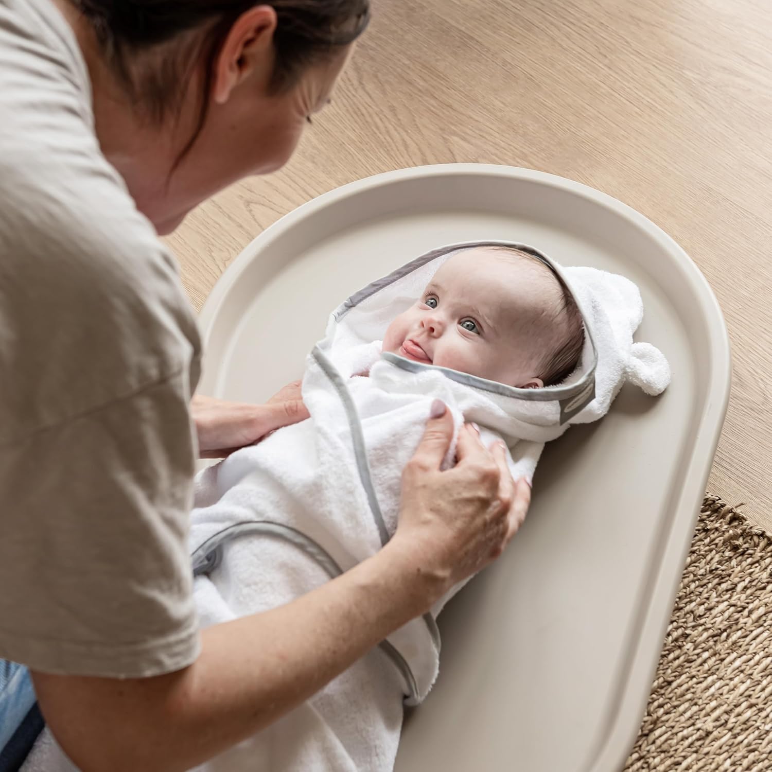 Shnuggle Bath & Change Bundle: Baby Bath & Changing Bundle + Accessories - 6-Piece Set