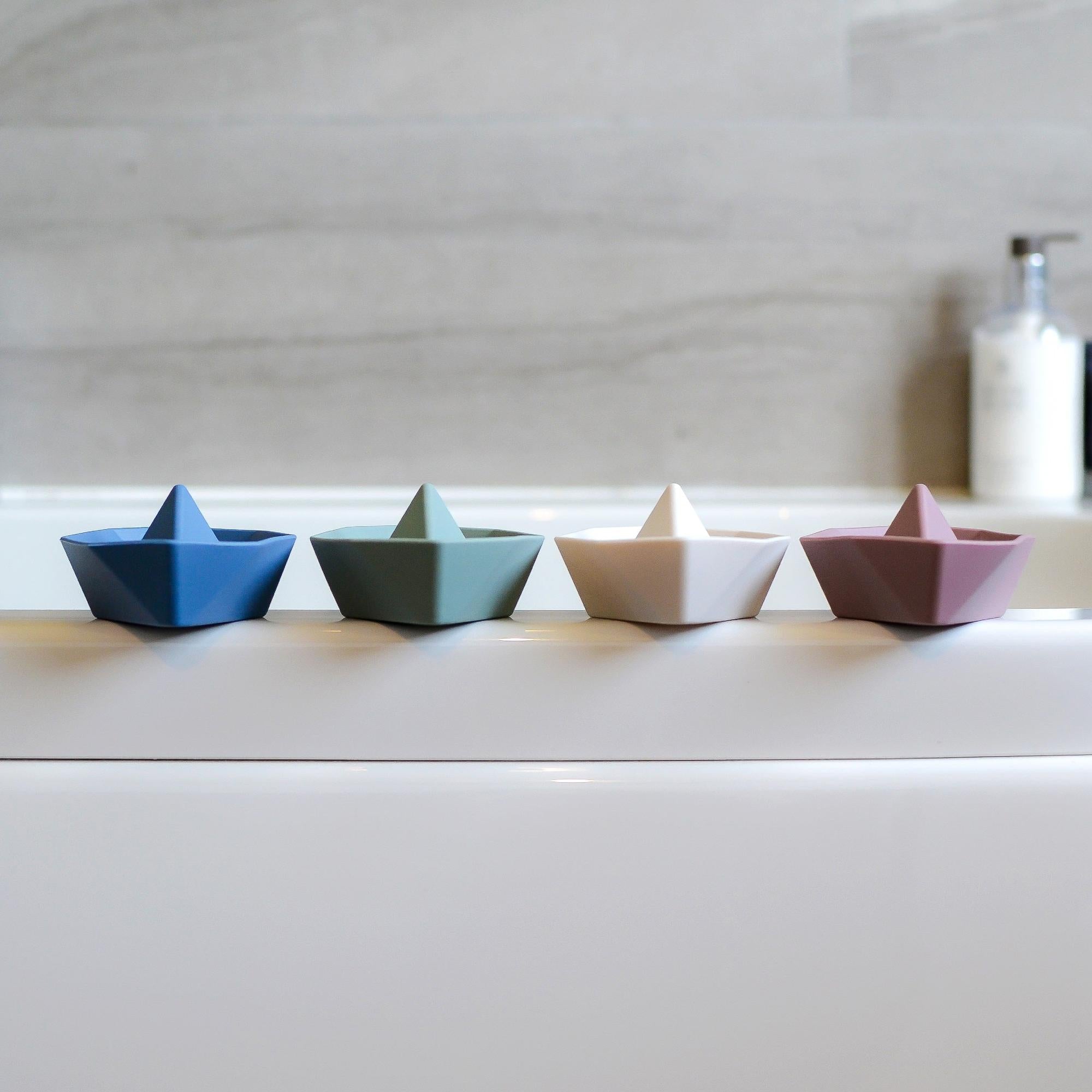 Shnuggle Stack & Sail Bath Boat Toys