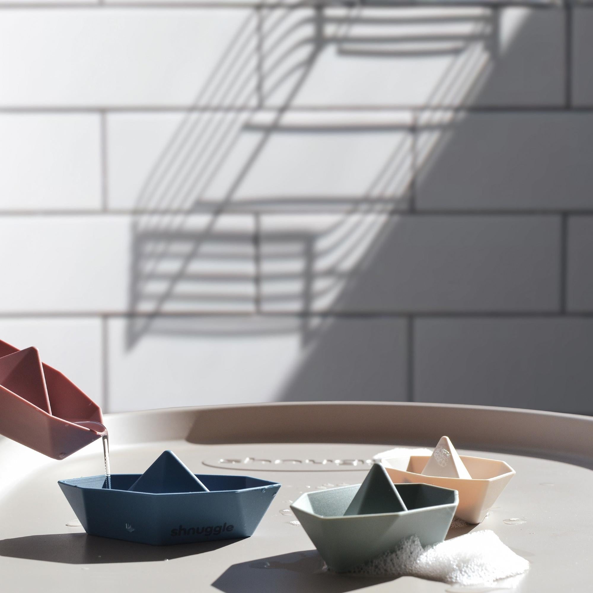 Shnuggle Stack & Sail Bath Boat Toys