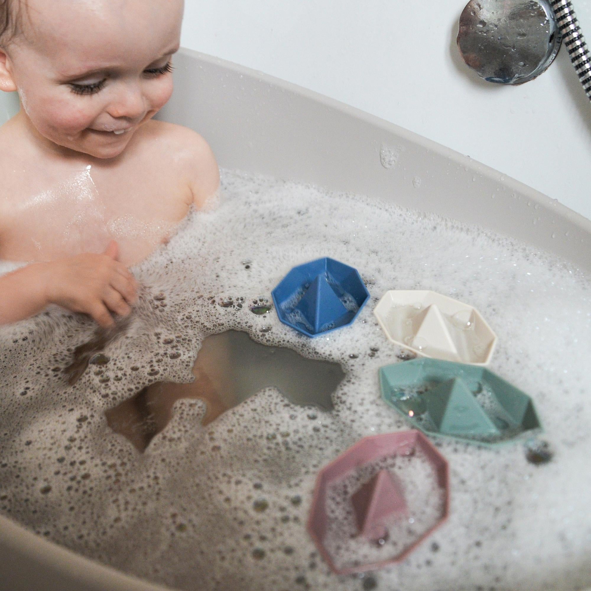 Shnuggle Stack & Sail Bath Boat Toys