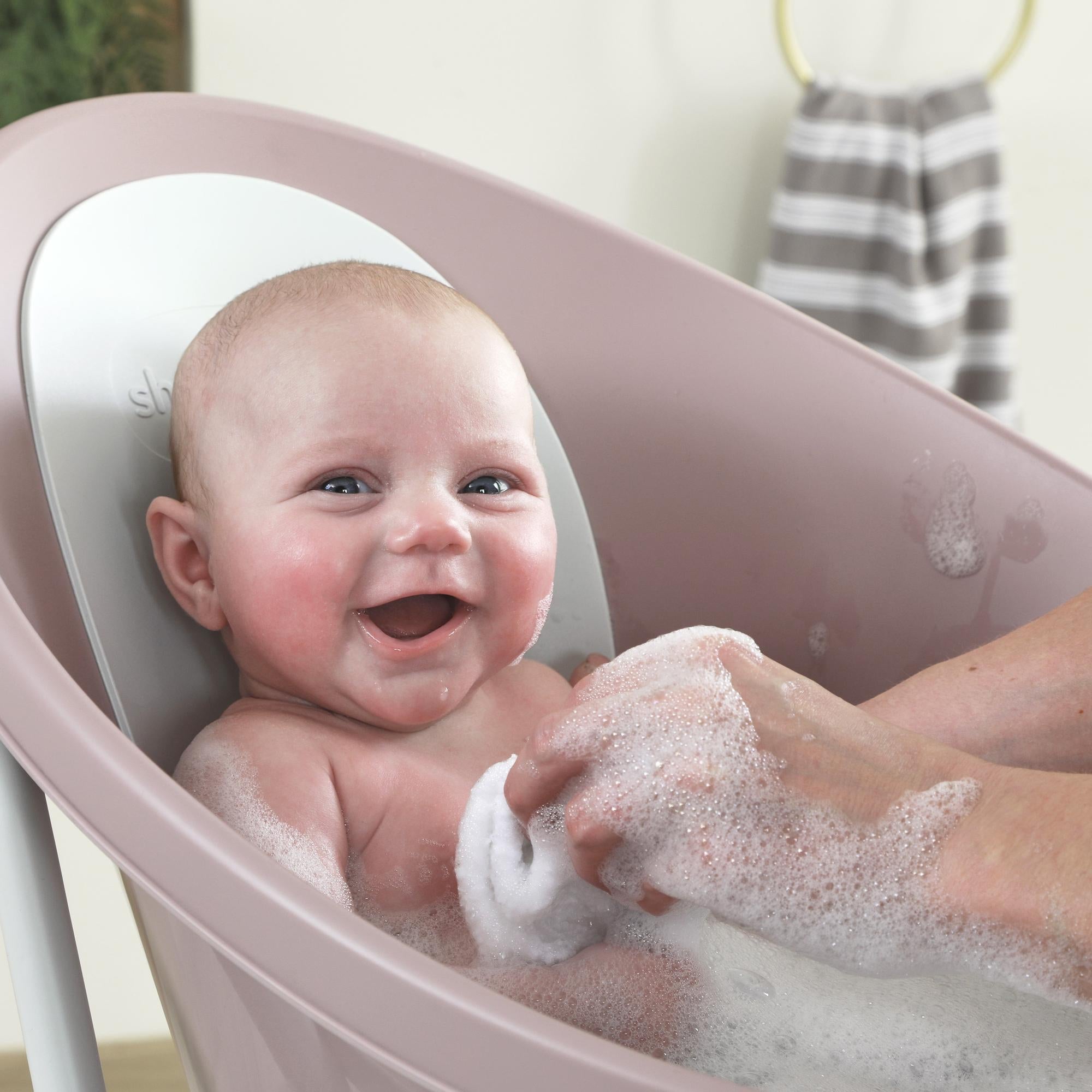 Shnuggle Baby Bathtime Essentials Bundle | Baby Bath Tub, Rinse Jug, and Ellie Bath Toy Scoop | Taupe