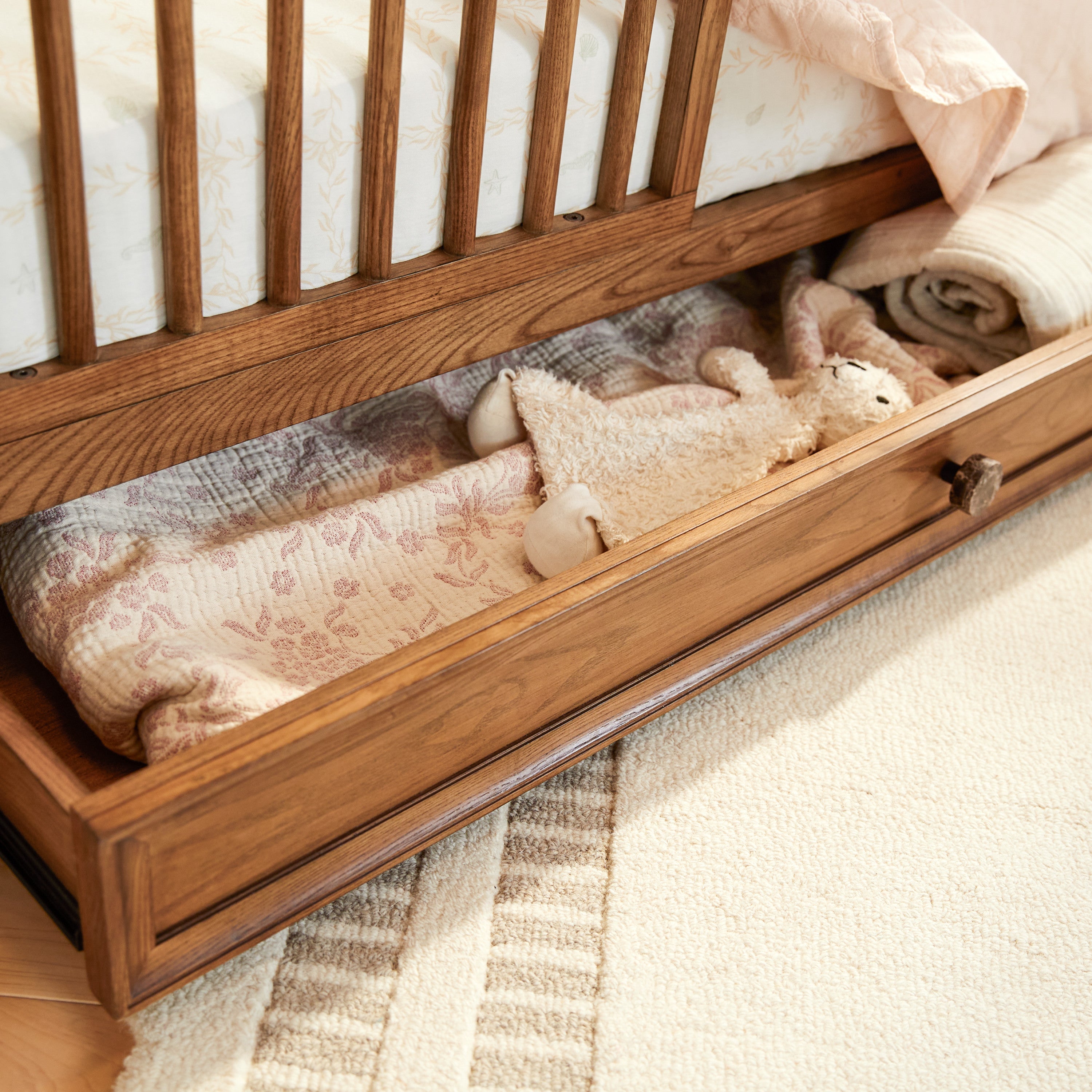 Maxi-Cosi Quiet Luxury 6-in-1 Convertible Crib with Toddler Bed/Daybed Conversion Kit