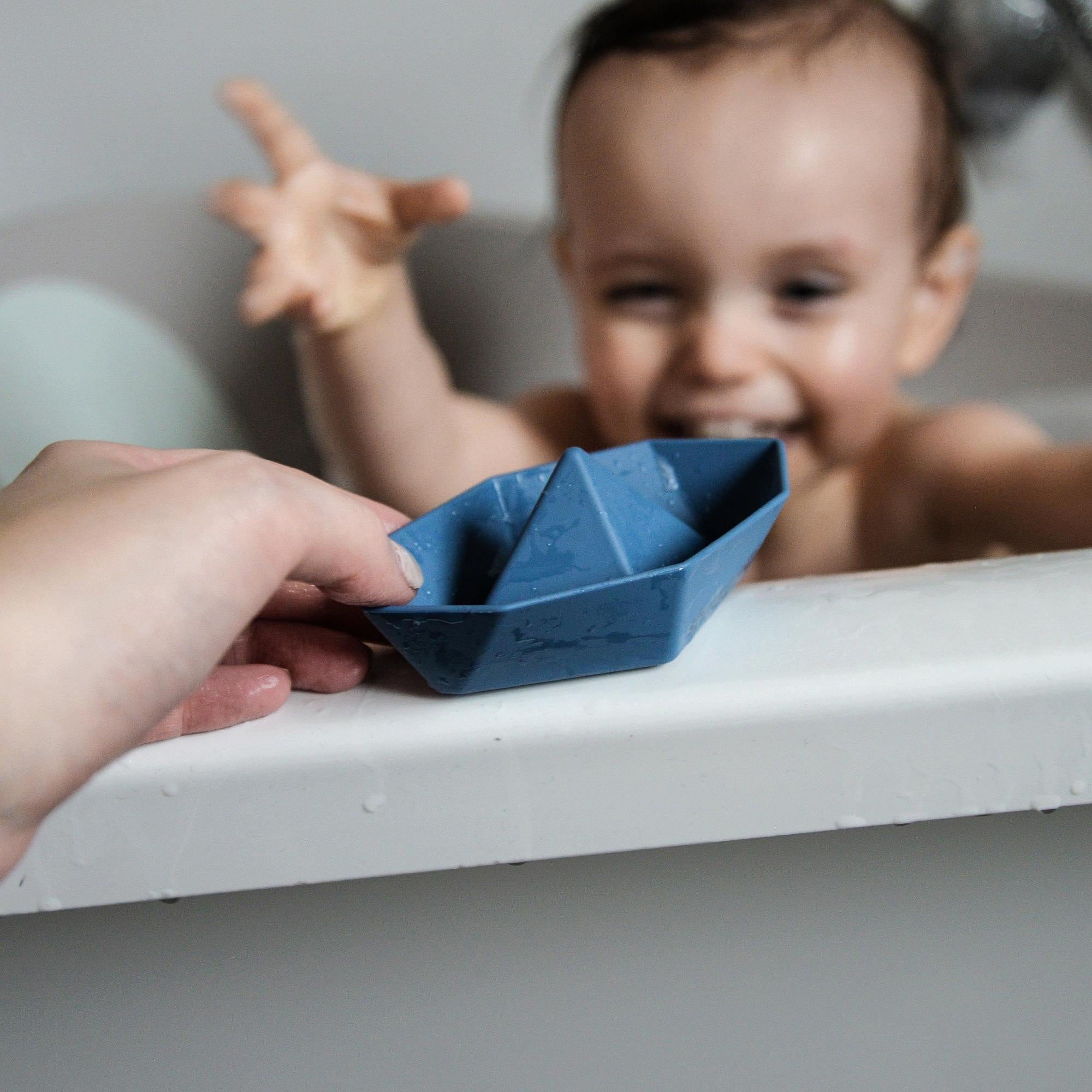 Shnuggle Stack & Sail Bath Boat Toys