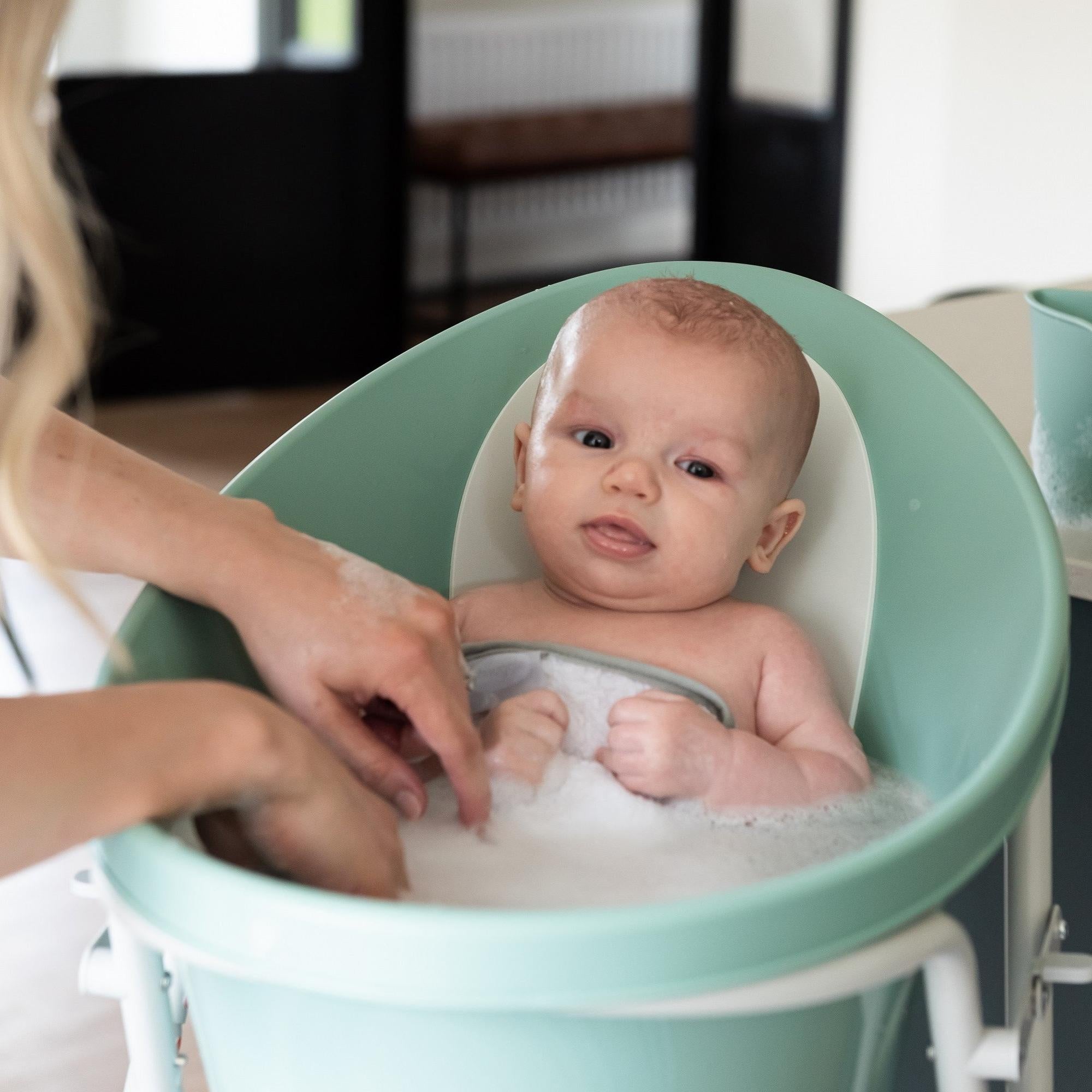 Shnuggle Baby Bathtime Essentials Bundle | Baby Bath Tub, Rinse Jug, and Ellie Bath Toy Scoop | Taupe
