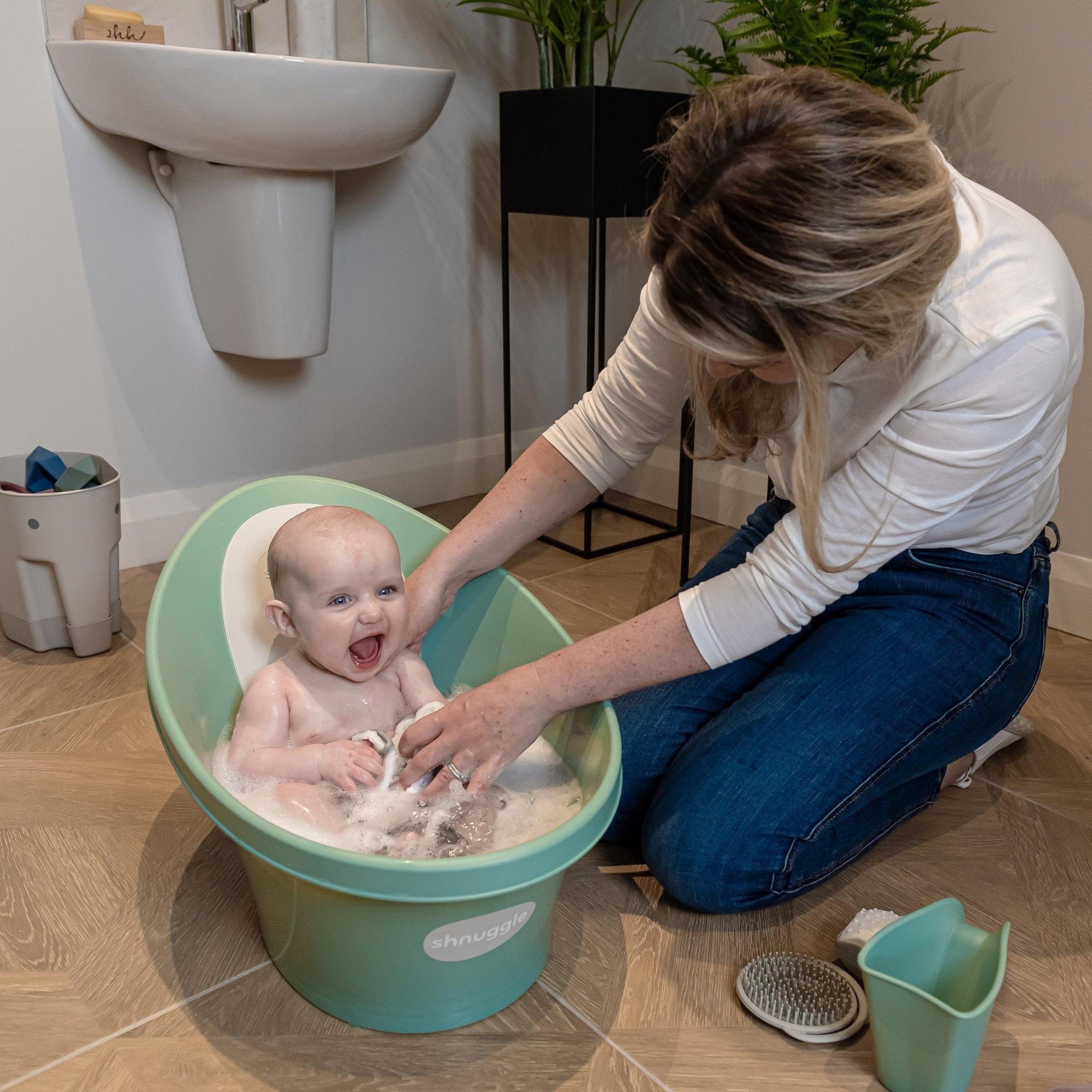 Shnuggle Baby Bathtime Essentials Bundle | Baby Bath Tub, Rinse Jug, and Ellie Bath Toy Scoop | Taupe