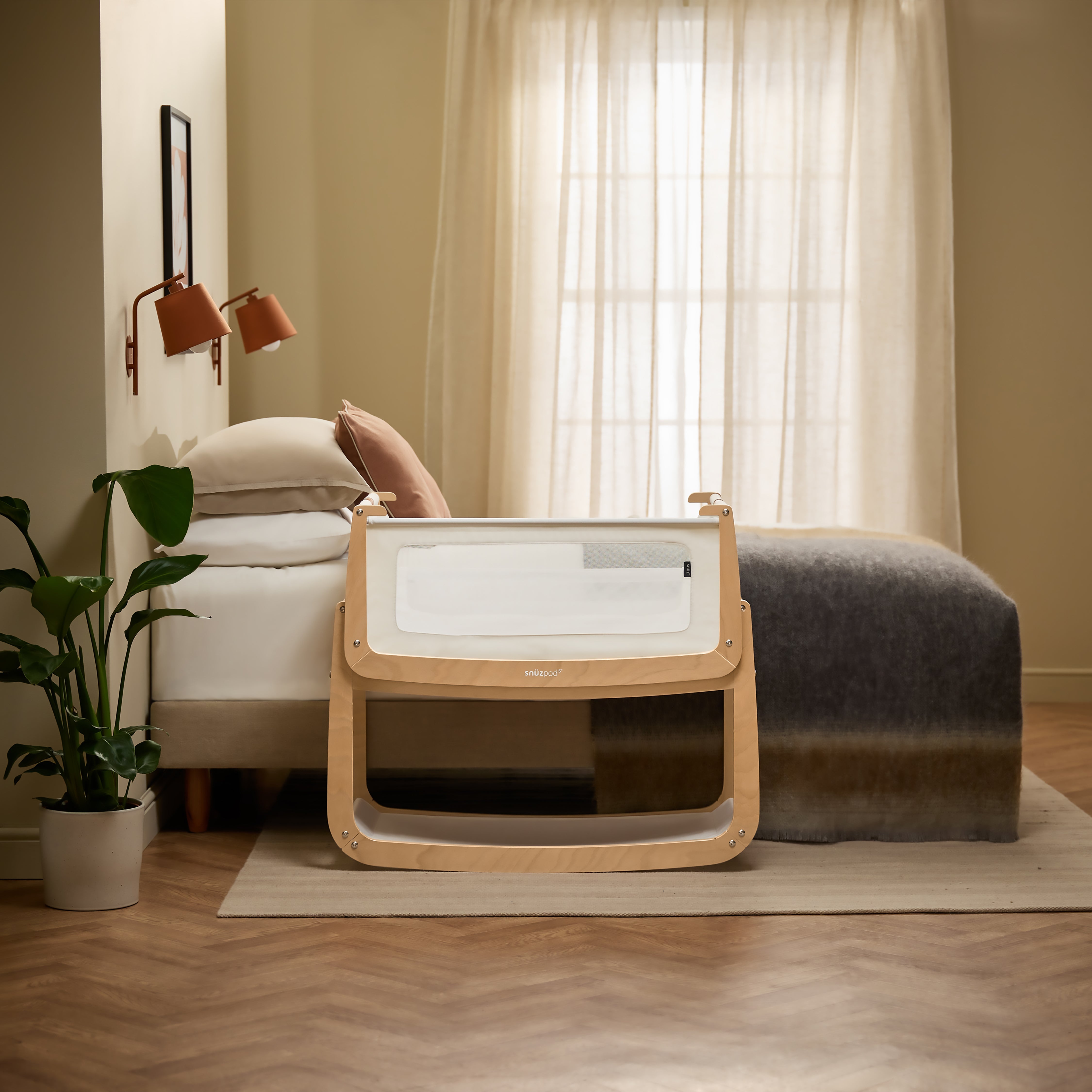 SnuzPod5 Bedside Bassinet