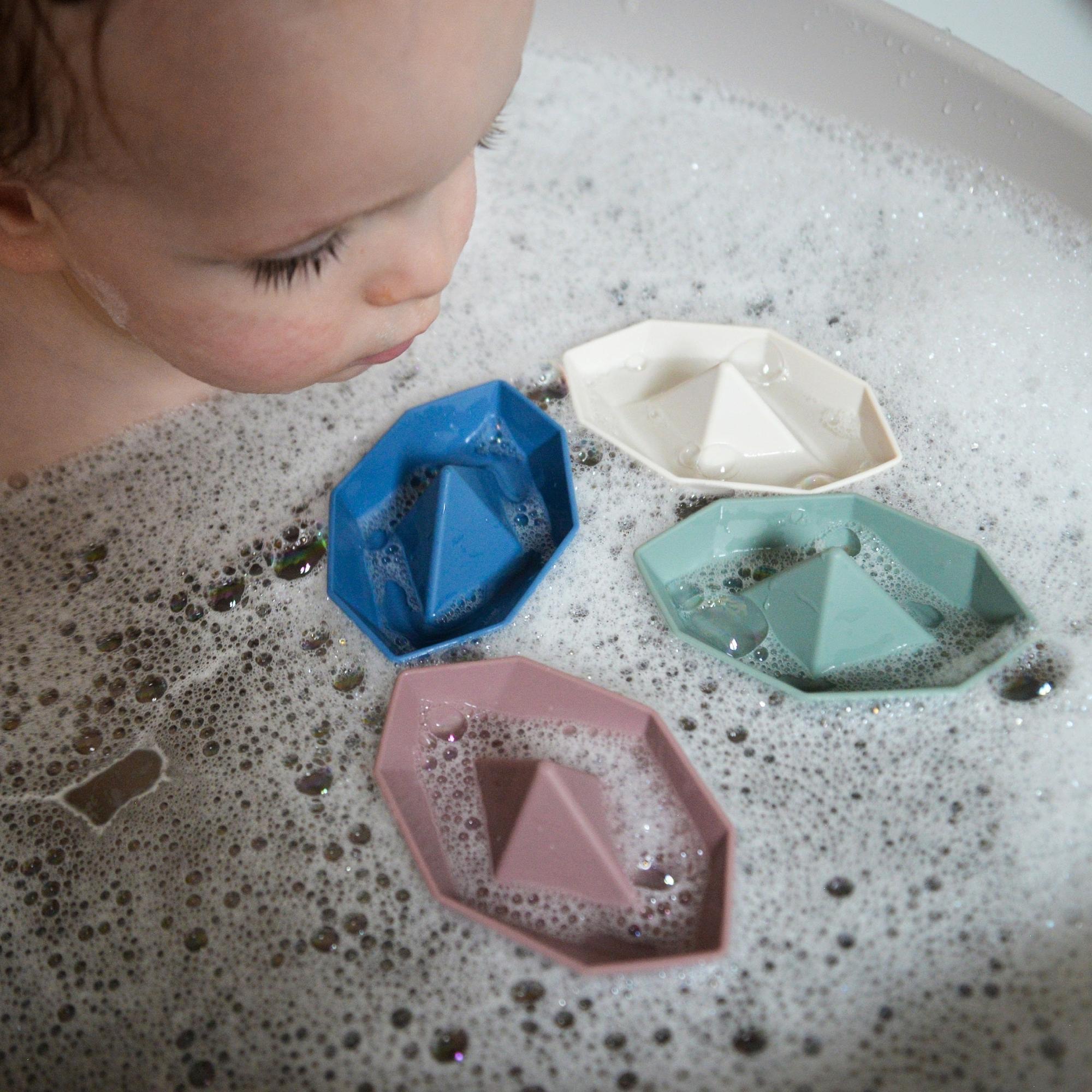 Shnuggle Stack & Sail Bath Boat Toys