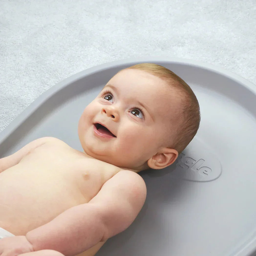 Shnuggle Bathtime Essentials Bundle | Baby Bath, Rinse Jug, Ellie Toy Scoop, Toy Boats & Squishy Changing Mat | Taupe